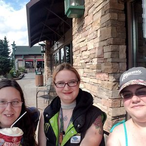 Meet your Posher, Crystal